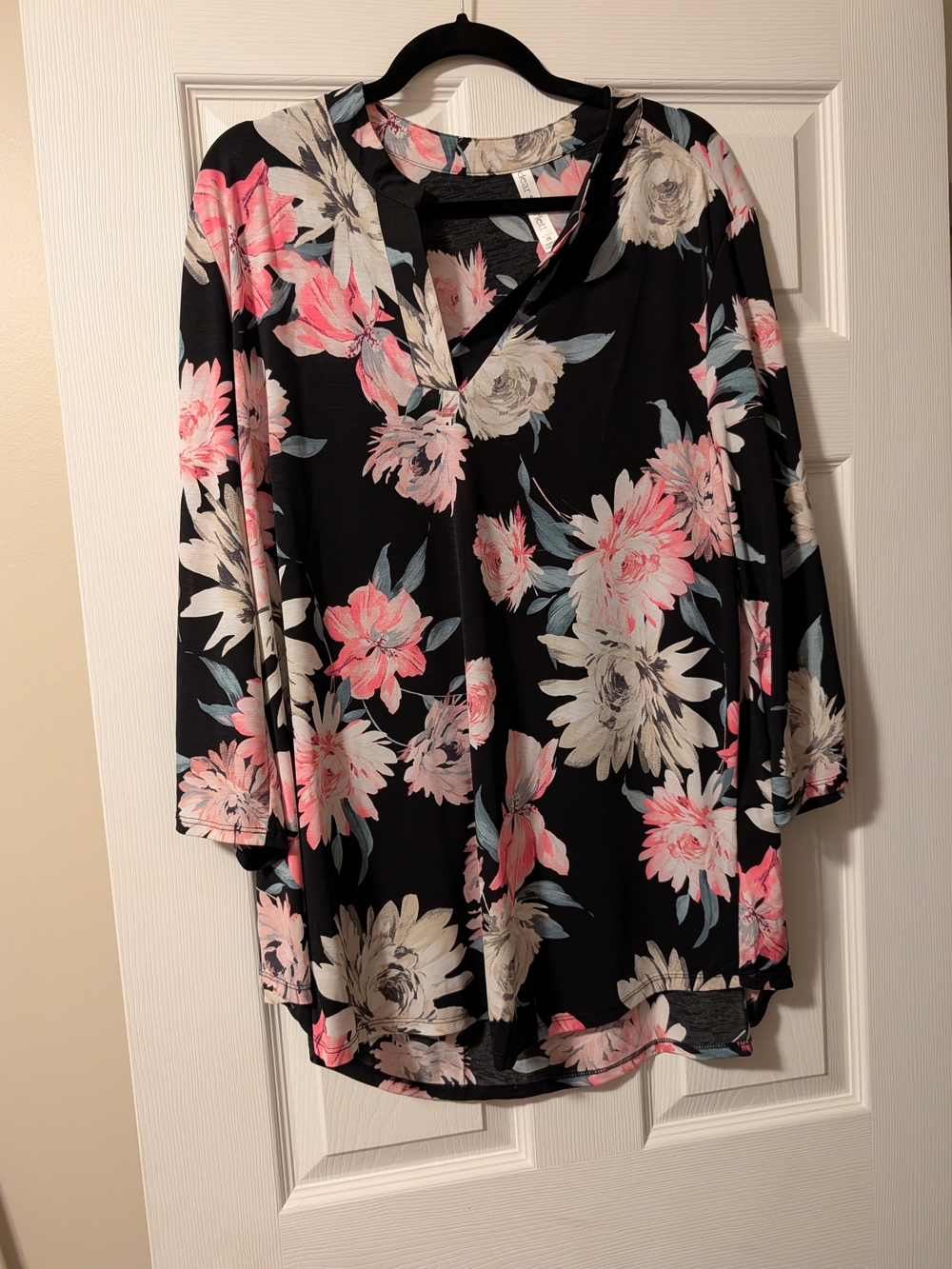 Dear Scarlett Women's Black Floral V-Neck Tunic Top - Pink & Cream Bloom